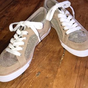 ❓Guess Tennis Shoes Sneakers sz 6 Great Condition!
